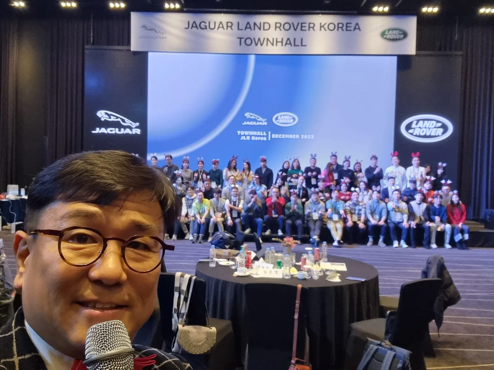 소규모 체육대회 사회자를 진행하는 MC 신용주